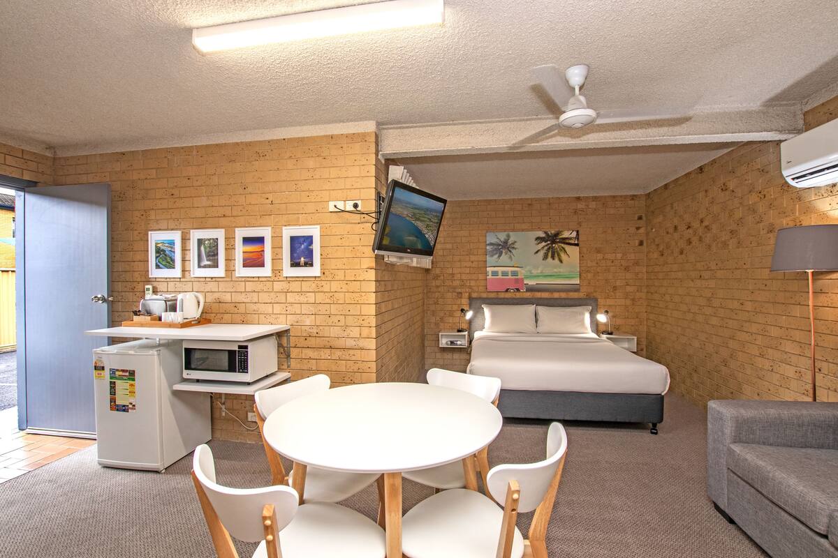 Twin/Family Room | Iron/ironing board, free WiFi, bed sheets