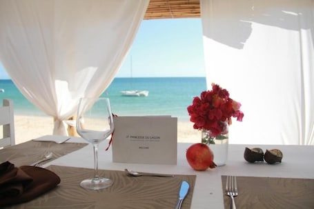 Mariscos, con vista a la playa