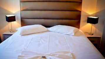 Suite, 2 Bedrooms | 1 bedroom, desk, soundproofing, iron/ironing board