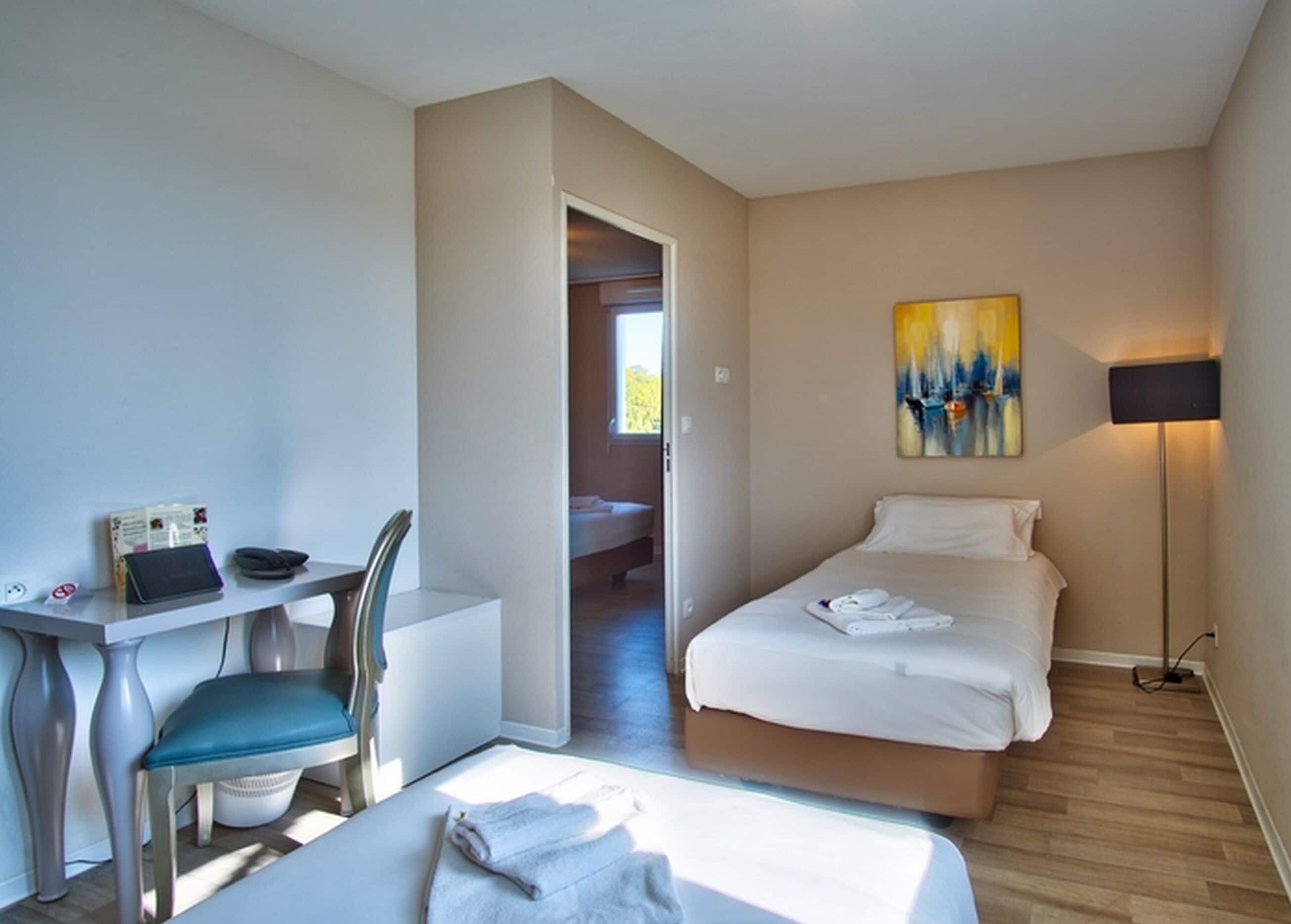 Desk, soundproofing, iron/ironing board, free WiFi