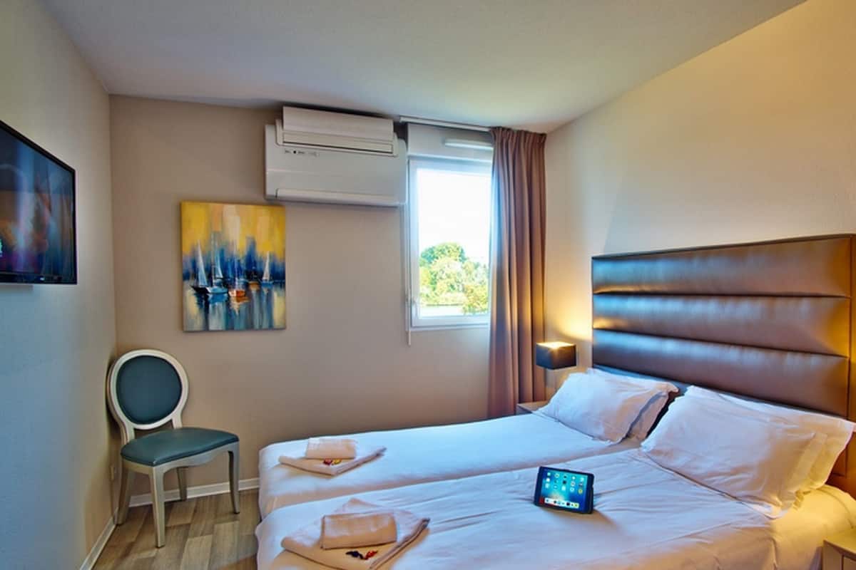 Zweibettzimmer | 1 Schlafzimmer, Schreibtisch, schallisolierte Zimmer