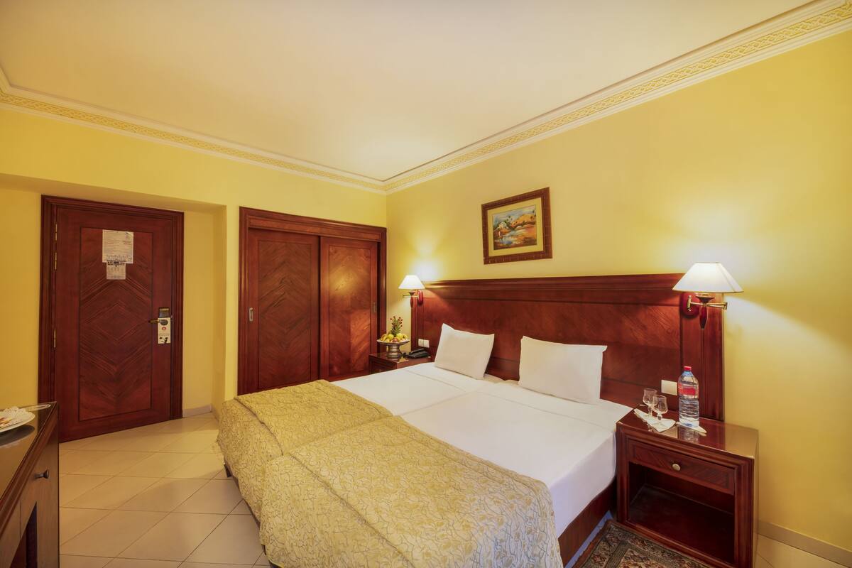 1 bedroom, premium bedding, in-room safe, desk