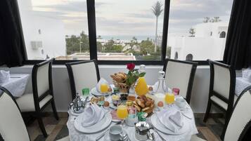 Petit déjeuner buffet servi tous les jours en supplément