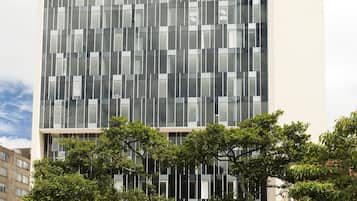 Vista frontal de la propiedad