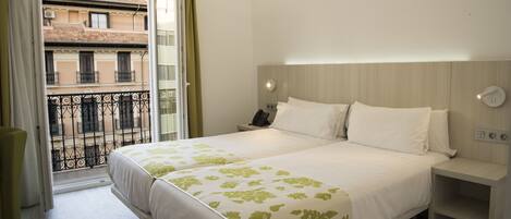 Superior dubbelrum | Memory foam-madrasser, minibar, skrivbord och arbetsyta för laptop