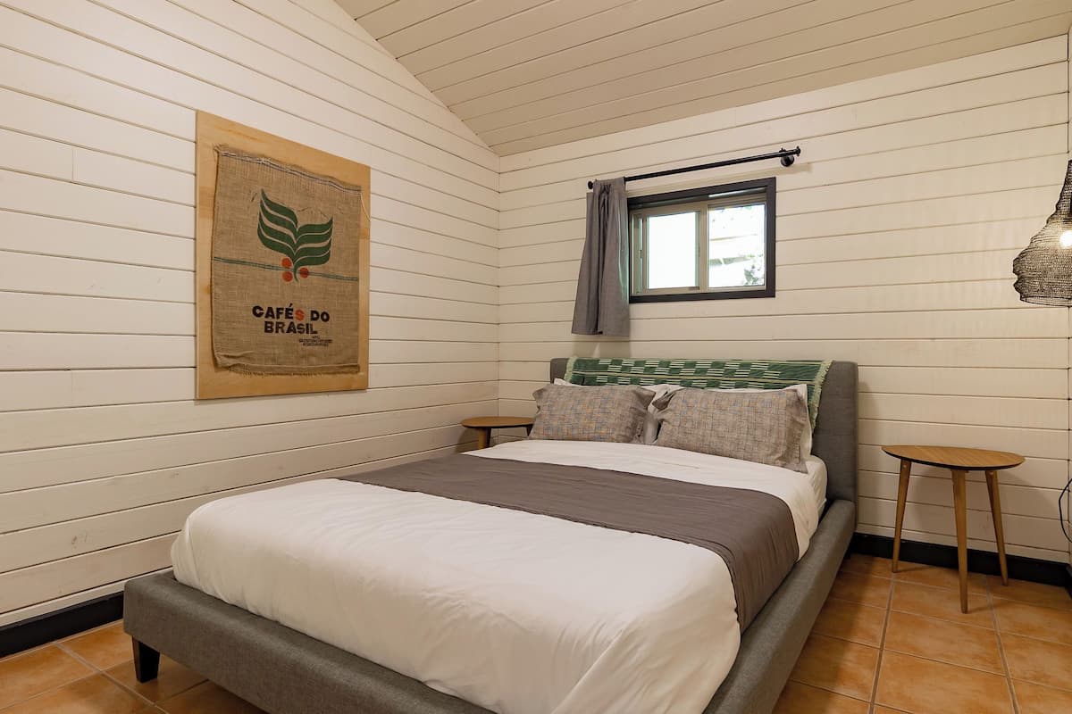 Holzhütte, 3 Schlafzimmer, Whirlpool, Strandnähe | Individuell dekoriert, individuell eingerichtet, kostenloses WLAN