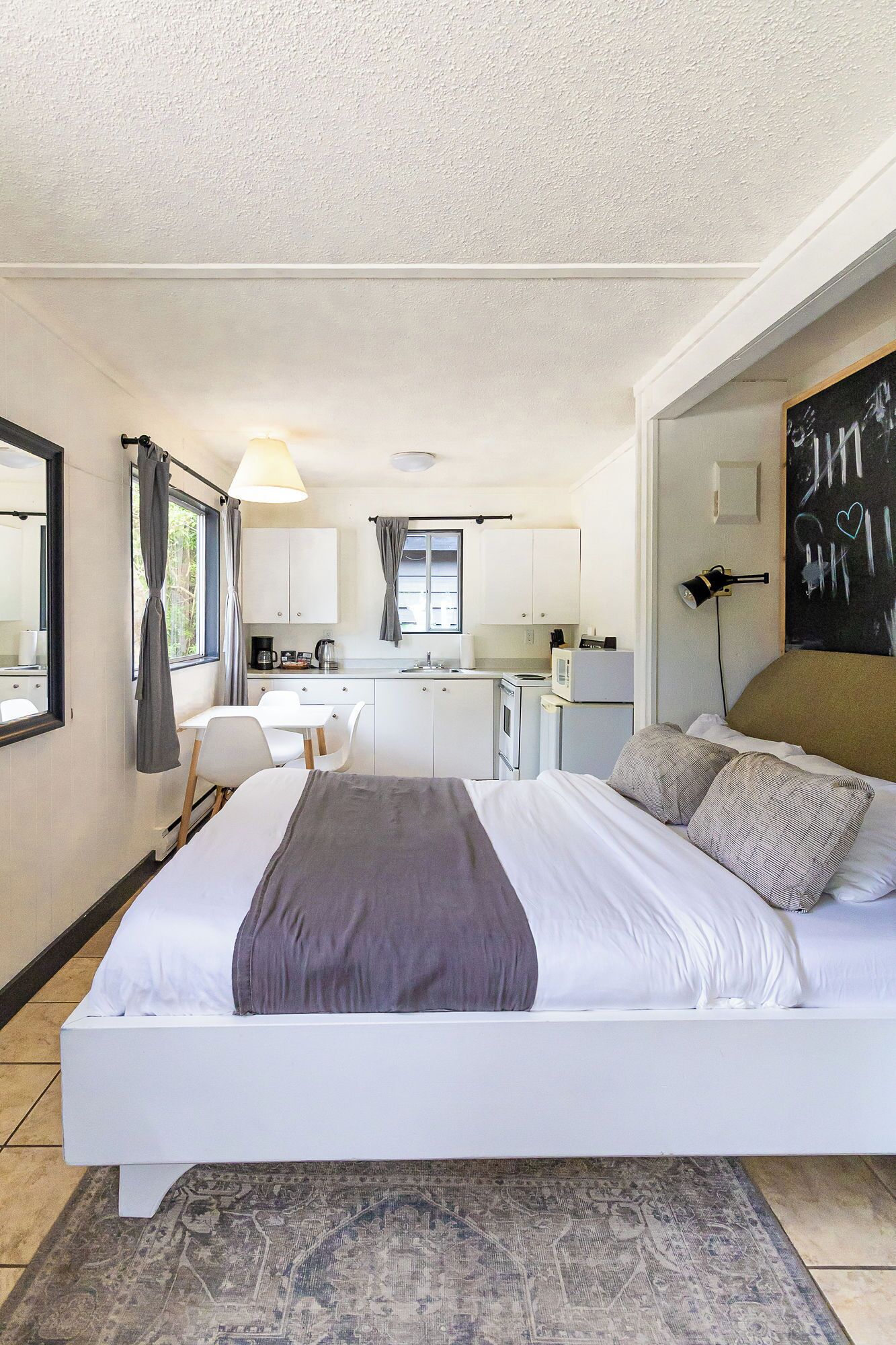 Classic Studio Suite | Individually decorated, individually furnished, free cots/infant beds