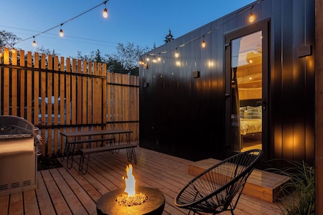 Deluxe Bungalow, Hot Tub | Terrace/patio