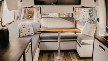 Mobil Karavan Khas, hot tub | Area keluarga