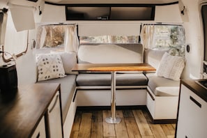 Casa rodante Prestigio, hidromasaje | Área de sala de estar