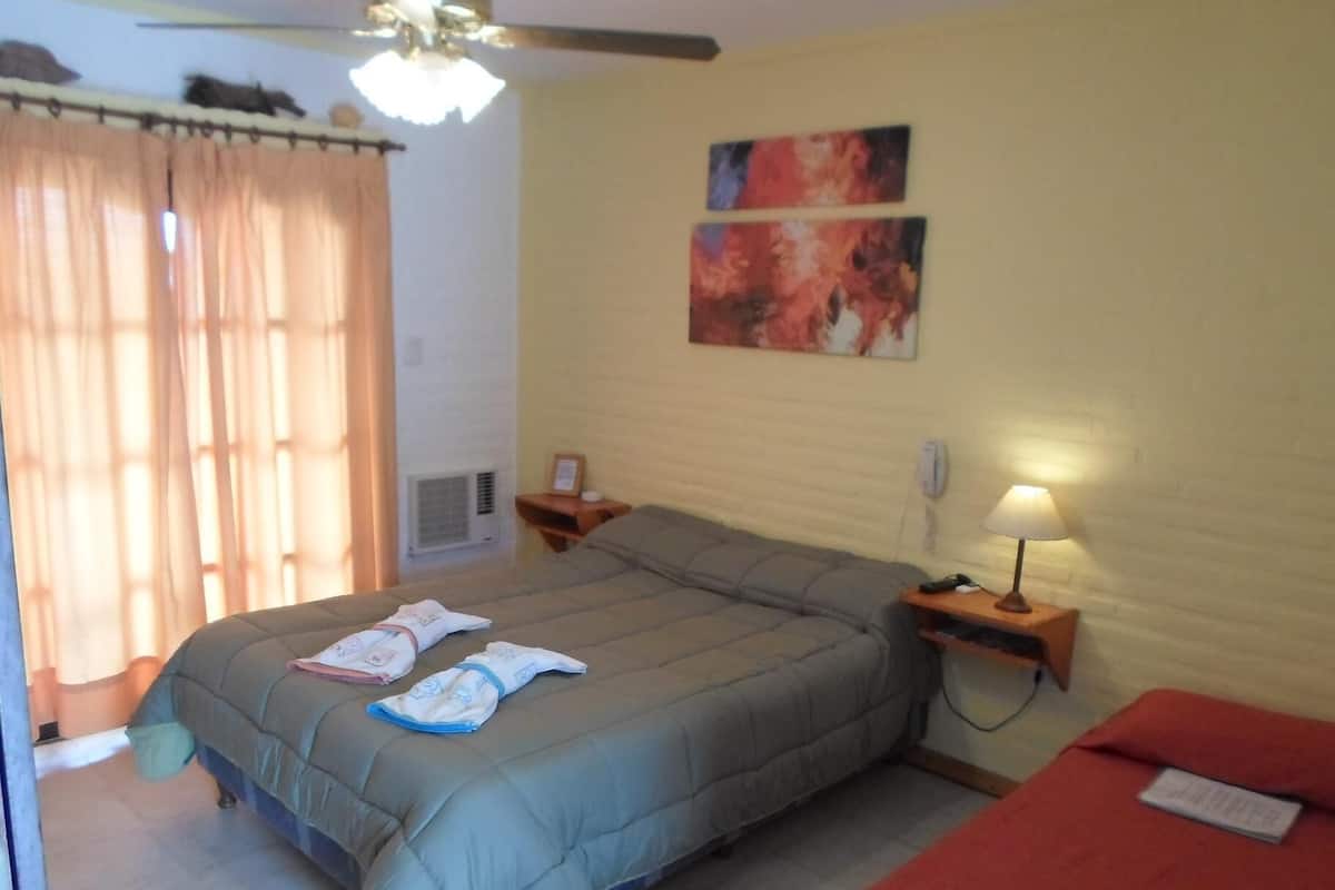 Cribs/infant beds, free WiFi