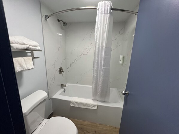 Combined shower/tub, deep soaking tub, free toiletries, hair dryer
