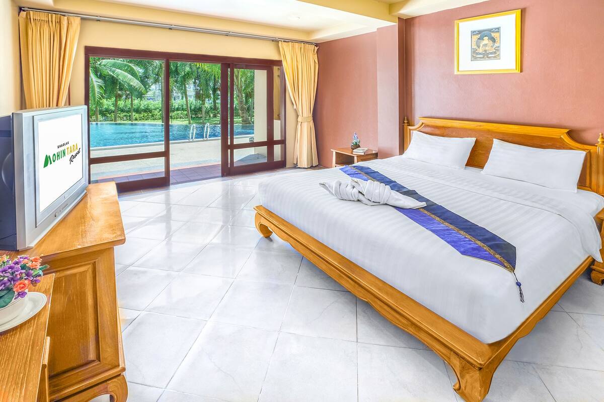 Deluxe Double Room | In-room safe, desk, soundproofing, iron/ironing board (on request)