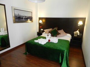 Double Room (St.Valentin Pack, Cava Bottle) | Desk, laptop workspace, free WiFi, bed sheets - Mare Hotel (Dos Hermanas)