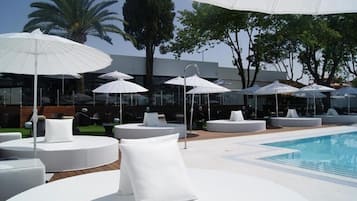 Outdoor pool, pool cabanas (surcharge), pool umbrellas