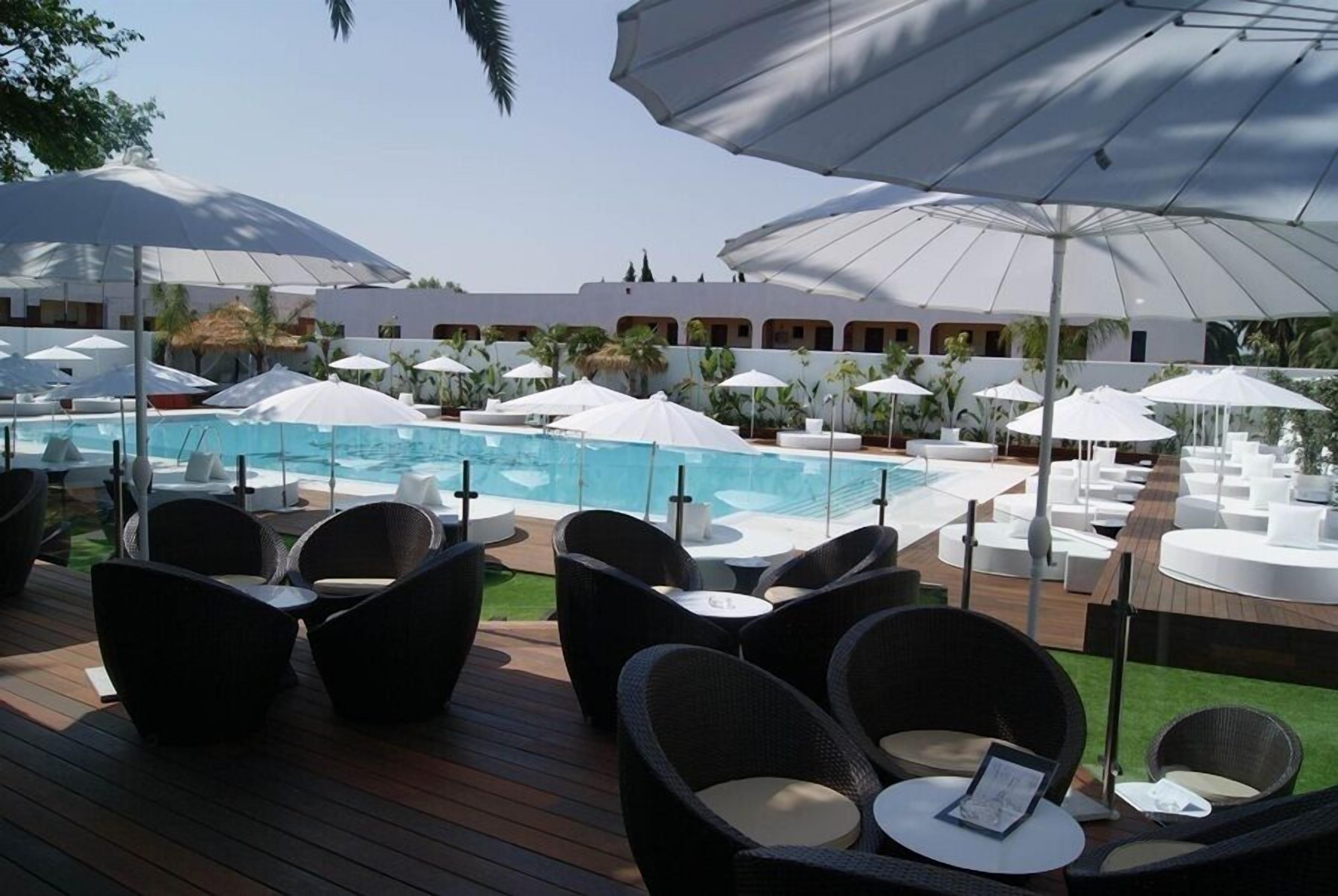 Piscine extérieure, tentes de plage, parasols de plage