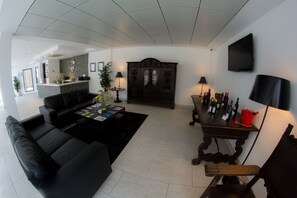 Lobby sitting area - Mare Hotel (Dos Hermanas)