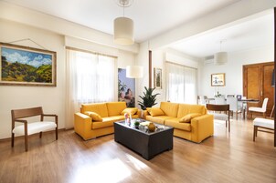 TV LED 32 pollici con canali satellitari, TV, film pay-per-view