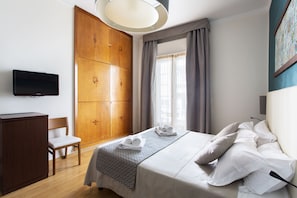 Superior Double or Twin Room (chromotherapy shower) | Premium bedding, down duvets, minibar, in-room safe - Residenza Wagner (Palermo)