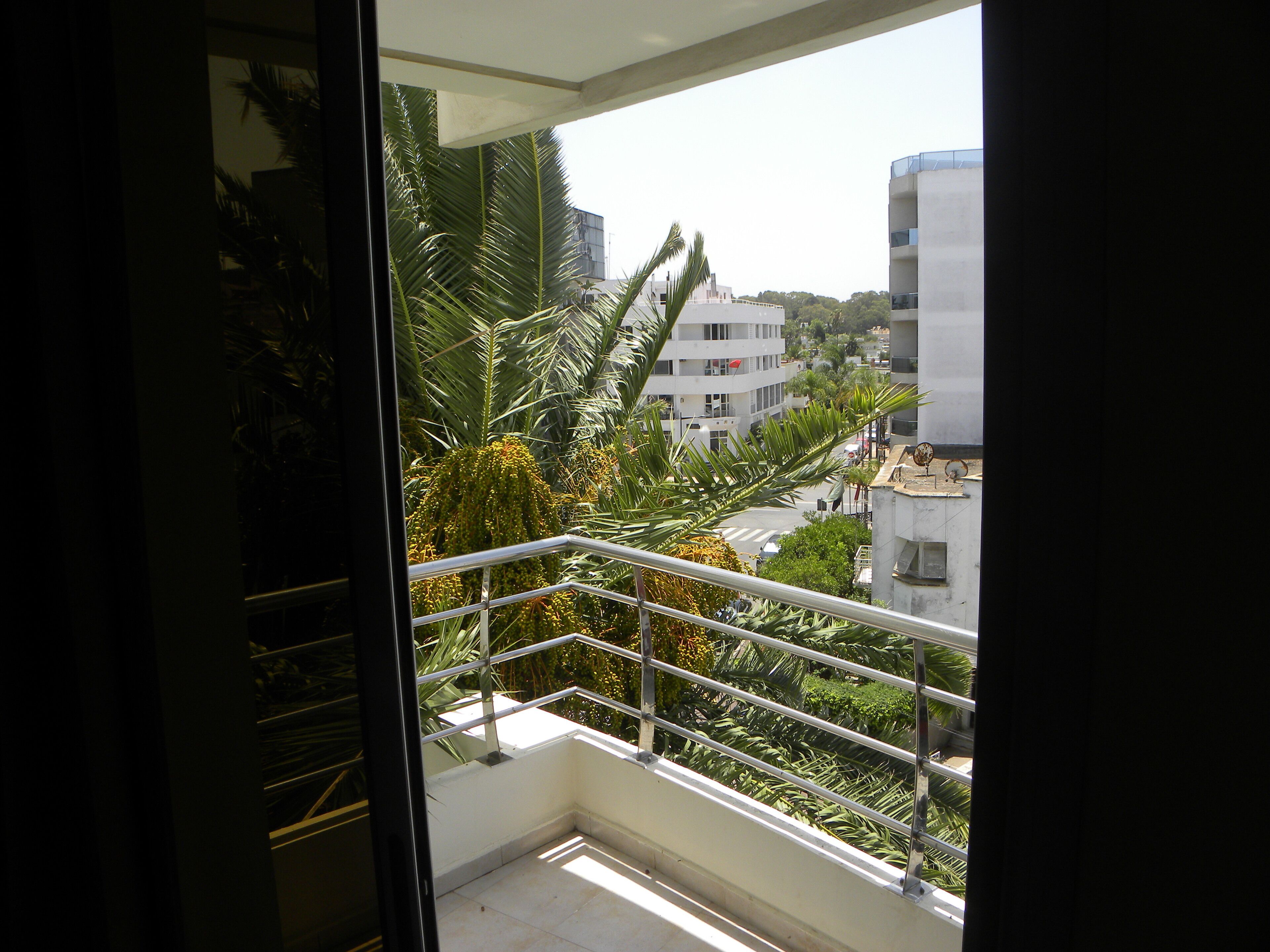 single room | minibar, in-room safe, individually decorated, individually furnished