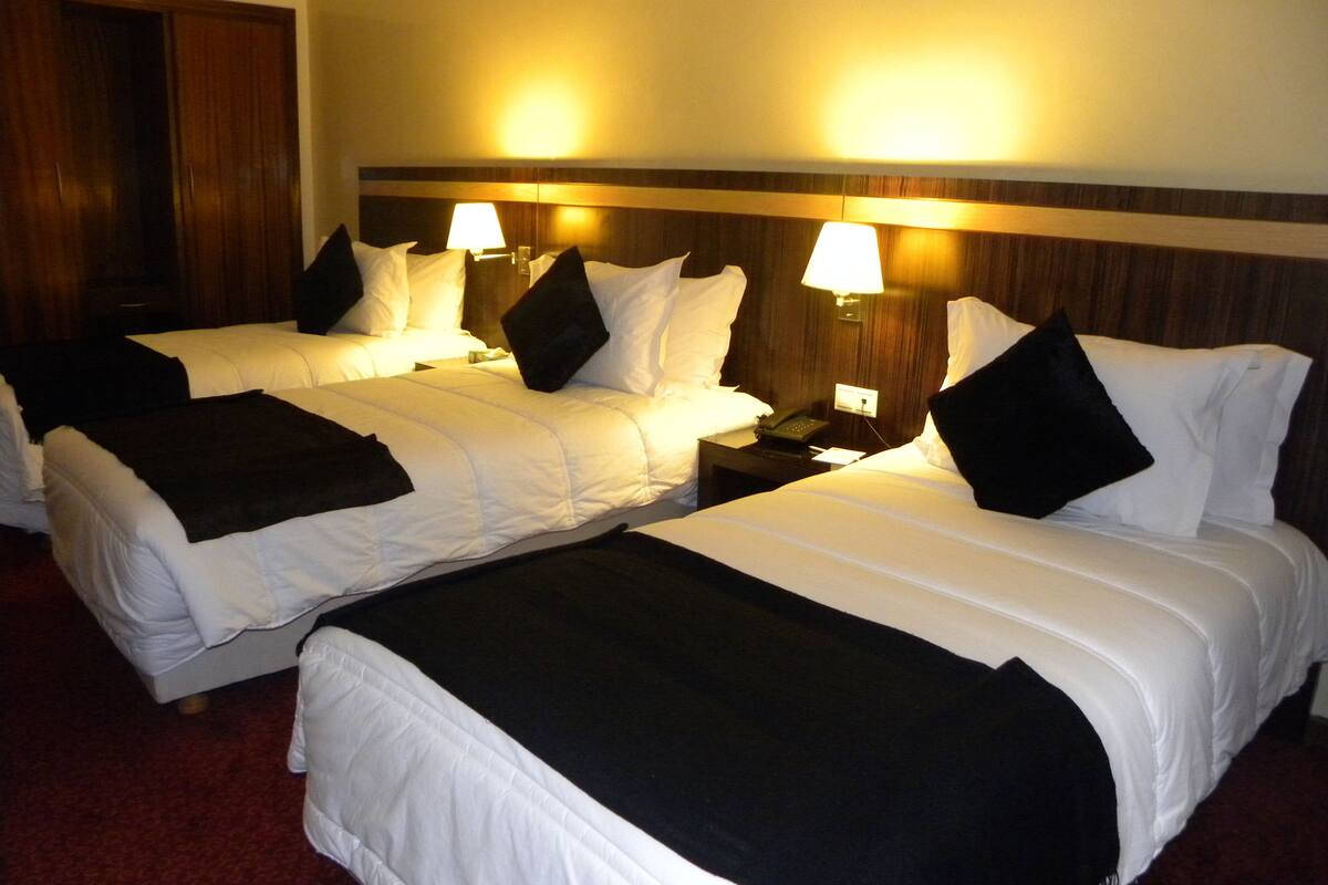 triple room | minibar, in-room safe, individually decorated, individually furnished