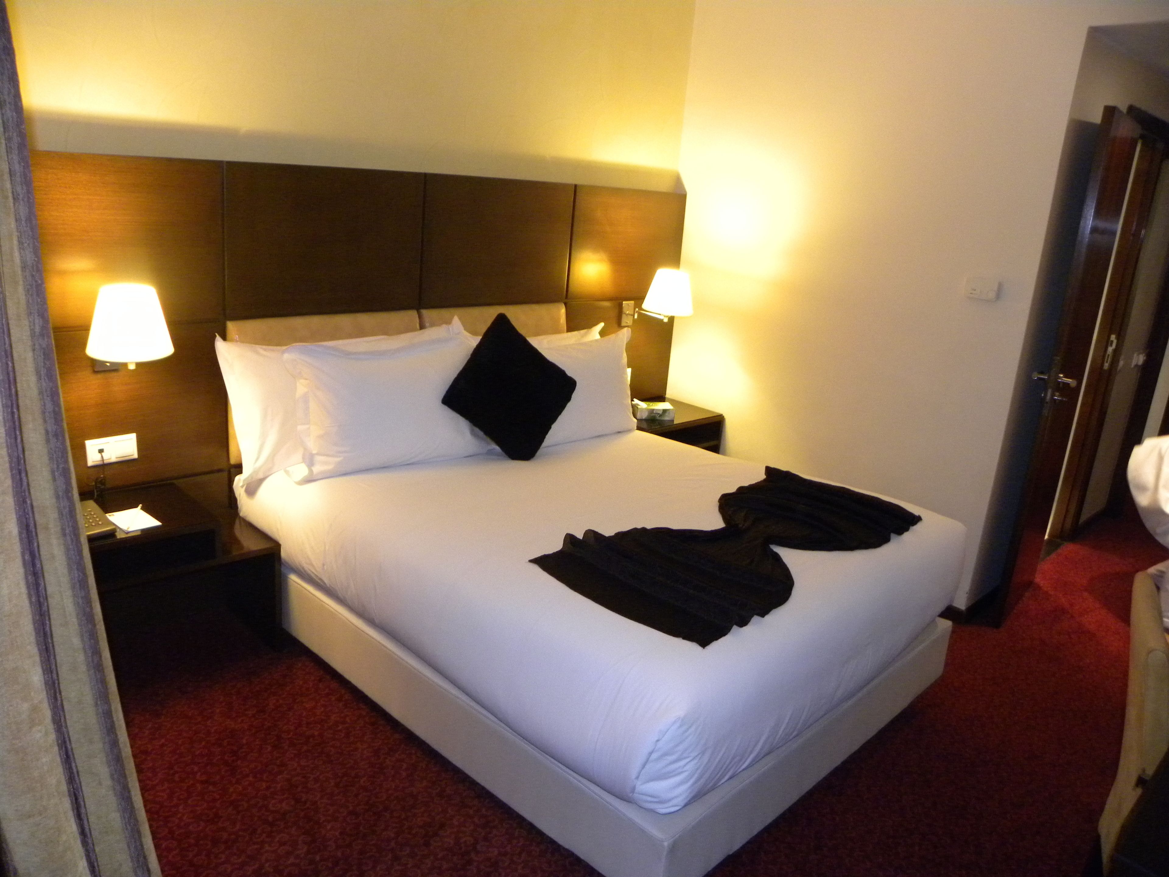 standard double or twin room | minibar, in-room safe, individually decorated, individually furnished