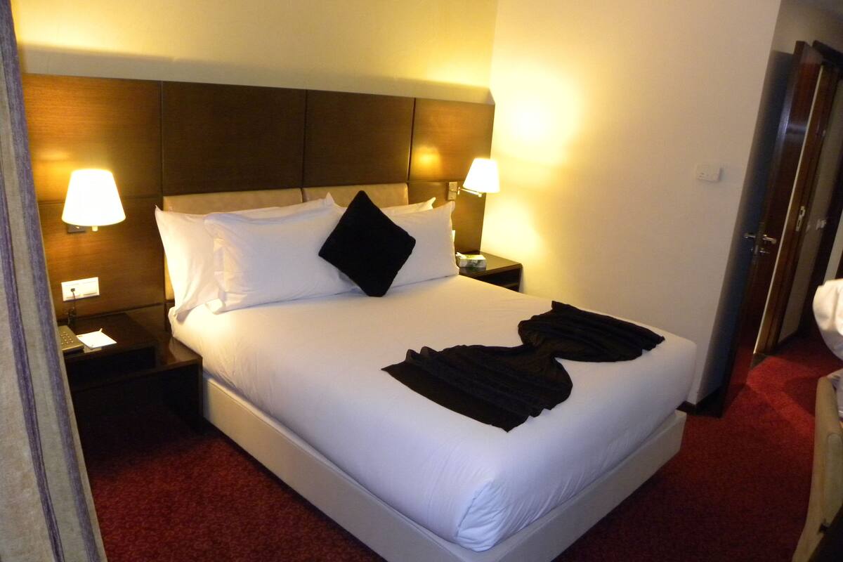 standard double or twin room | minibar, in-room safe, individually decorated, individually furnished