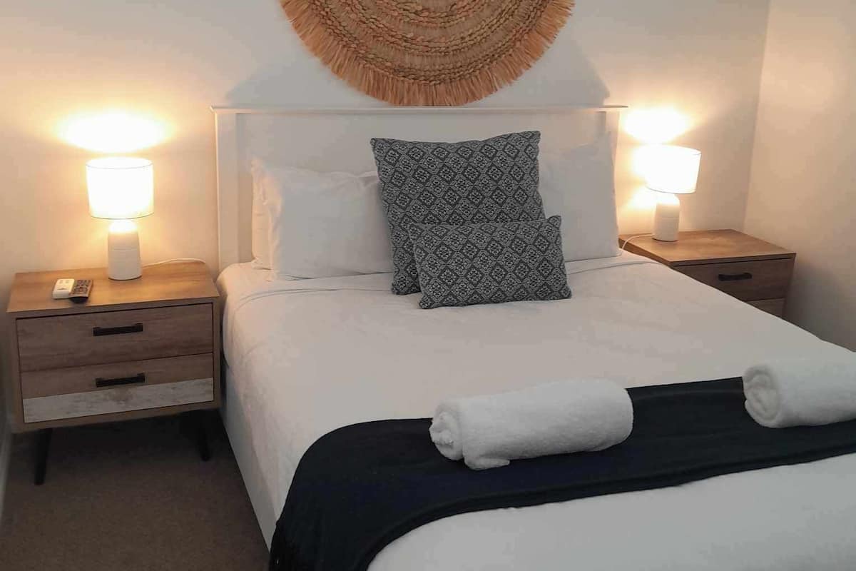 One Bedroom Apartment | Strykejern/-brett, wi-fi (inkludert) og individuelt dekorert
