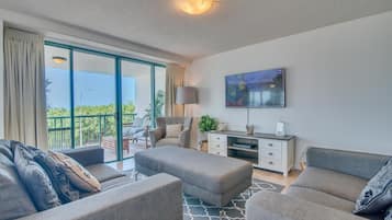Three Bedroom Apartment | ๊ฐ์ค ๋ด ์์ฌ ๊ณต๊ฐ