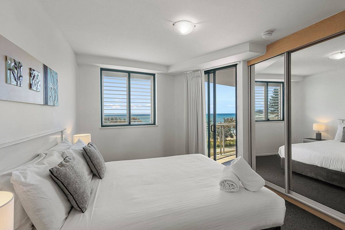 Beachside Two Bedroom Ocean View | Strykejern/-brett, wi-fi (inkludert) og individuelt dekorert