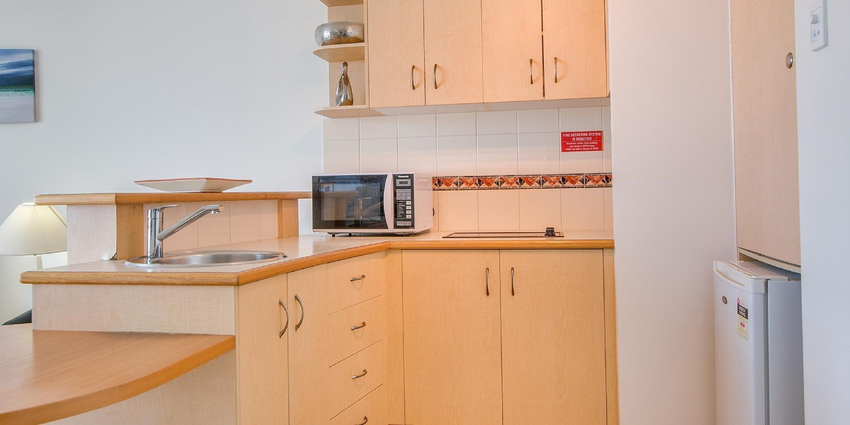 one bedroom ocean view roof top apartment | private kitchen | microwave, stovetop, coffee/tea maker, electric kettle