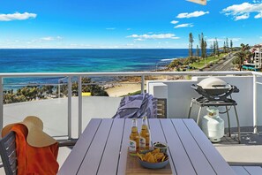 Beachside Three Bedroom Ocean View Rooftop | 露台