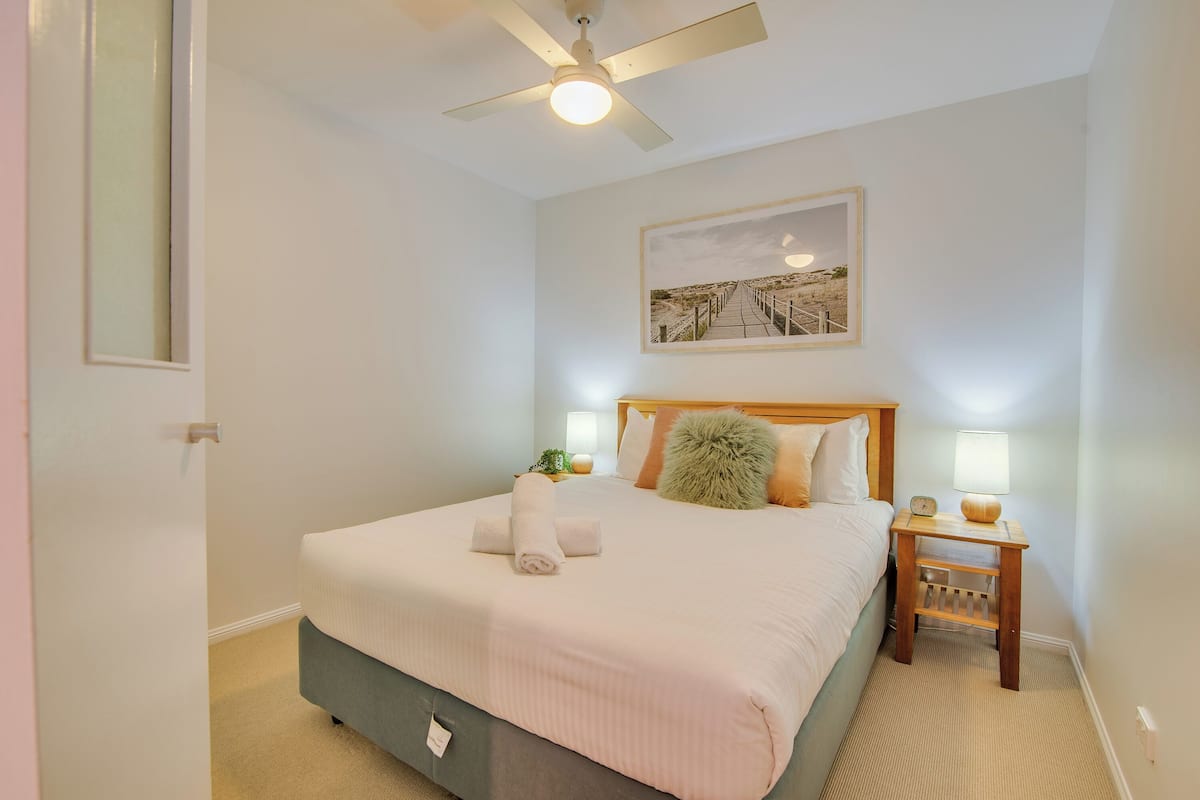 1 bedroom, individually decorated, individually furnished