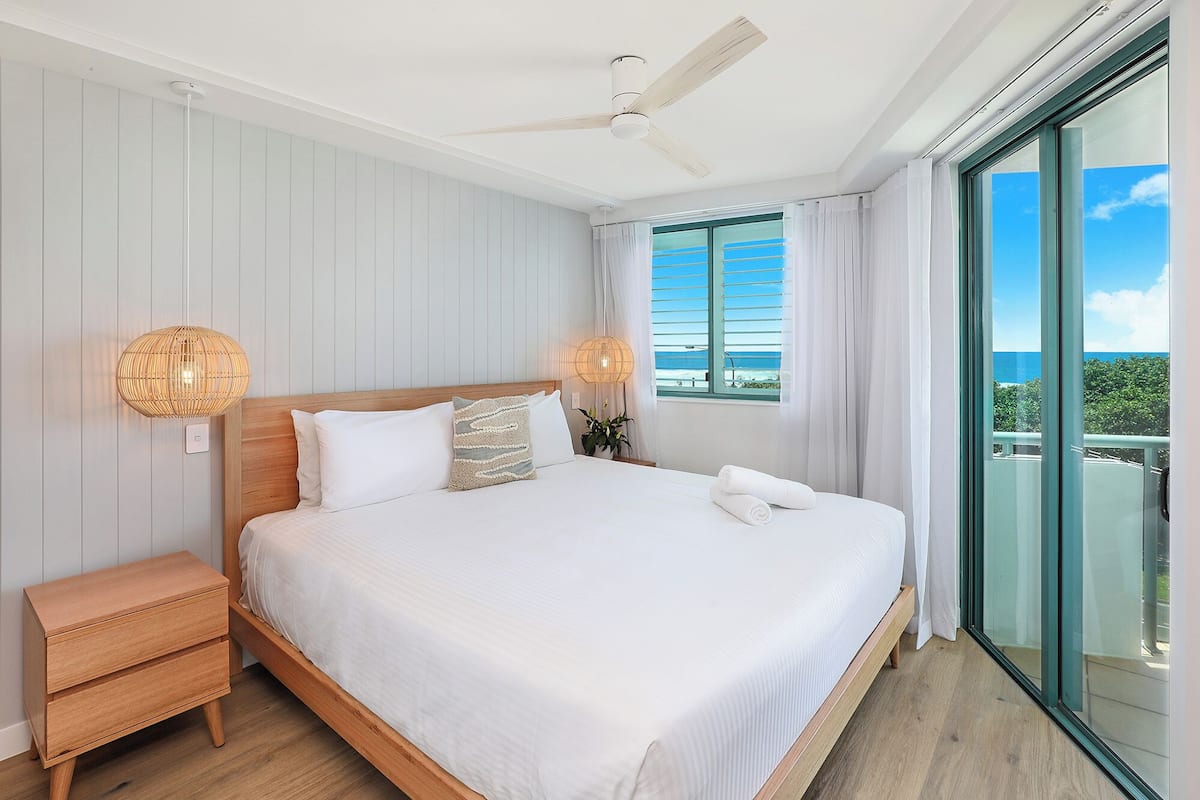 Superior Two Bedroom Ocean View Apartment | Strykejern/-brett, wi-fi (inkludert) og individuelt dekorert