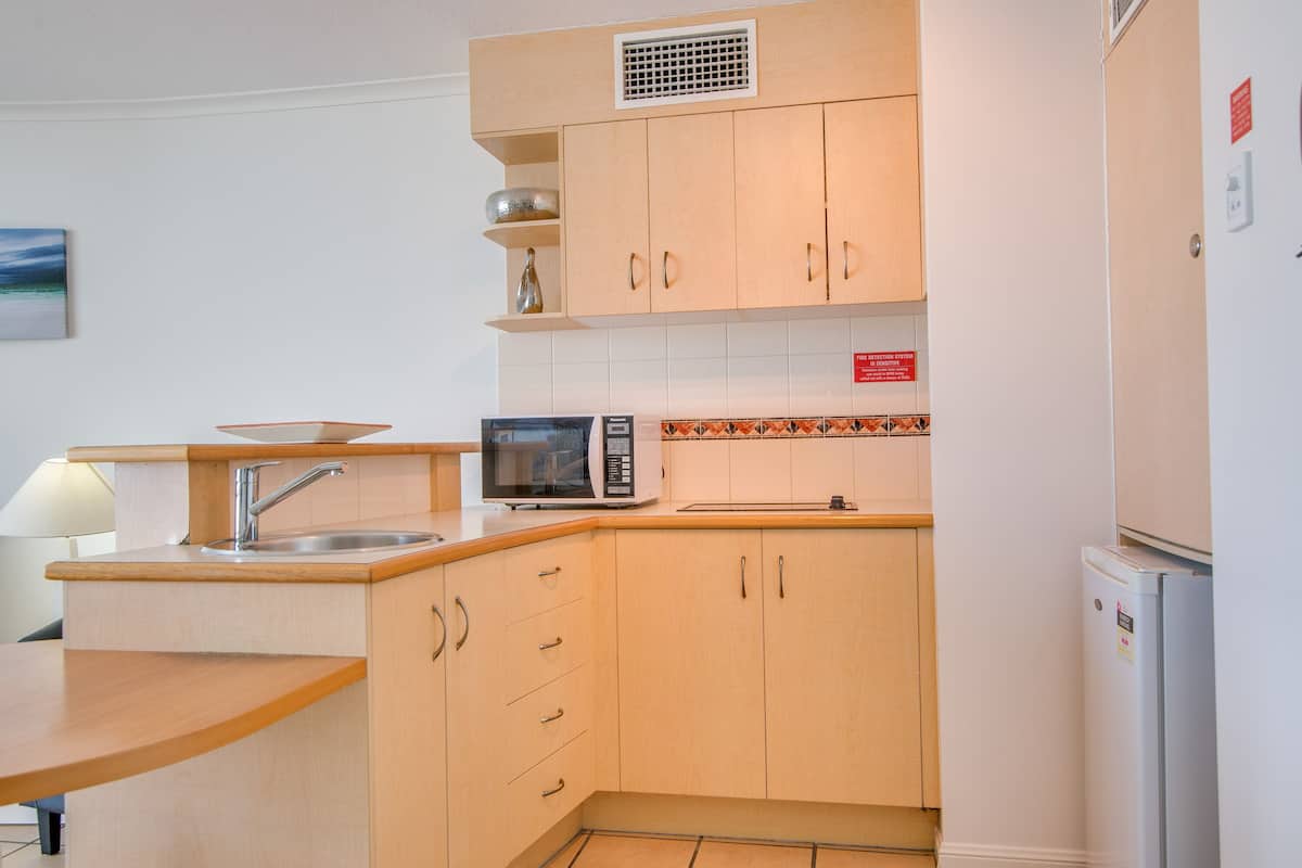 superior one bedroom roof top apartment | 1 bedroom, individually decorated, individually furnished