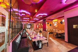Breakfast, lunch and dinner served  - Ramada by Wyndham Neemrana (Neemrana)