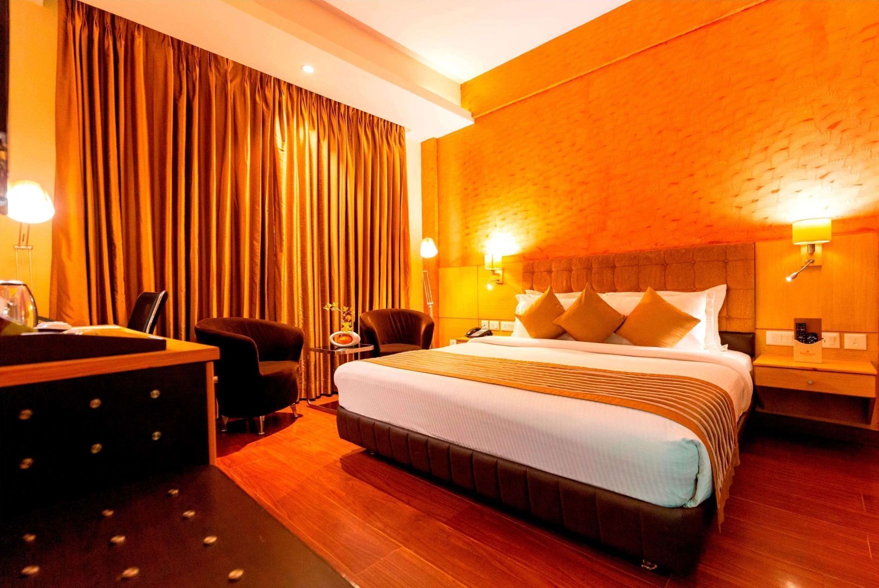 Minibar, caja fuerte, escritorio y espacio para trabajar con un portátil