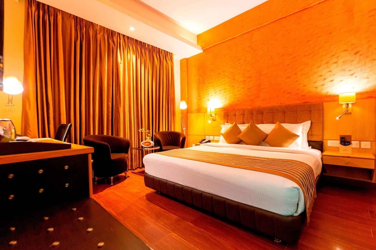 Minibar, Zimmersafe, Schreibtisch, laptopgeeigneter Arbeitsplatz