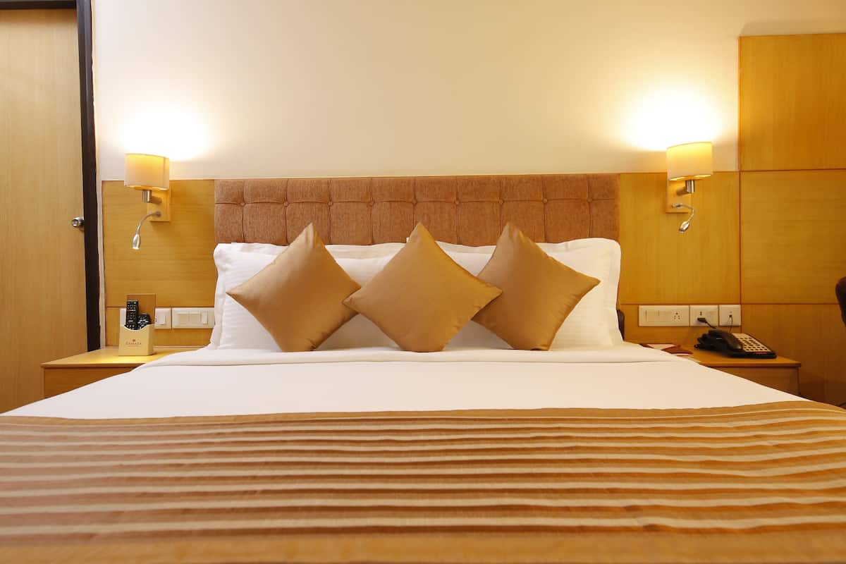 Premium kamer, 1 tweepersoonsbed | Een minibar, een kluis op de kamer, een bureau, een laptopwerkplek