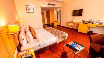 Minibar, in-room safe, desk, laptop workspace