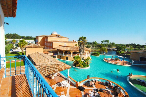 Piscine extérieure (ouverte en saison)