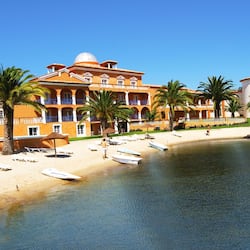 Na praia, passeios de caiaque
