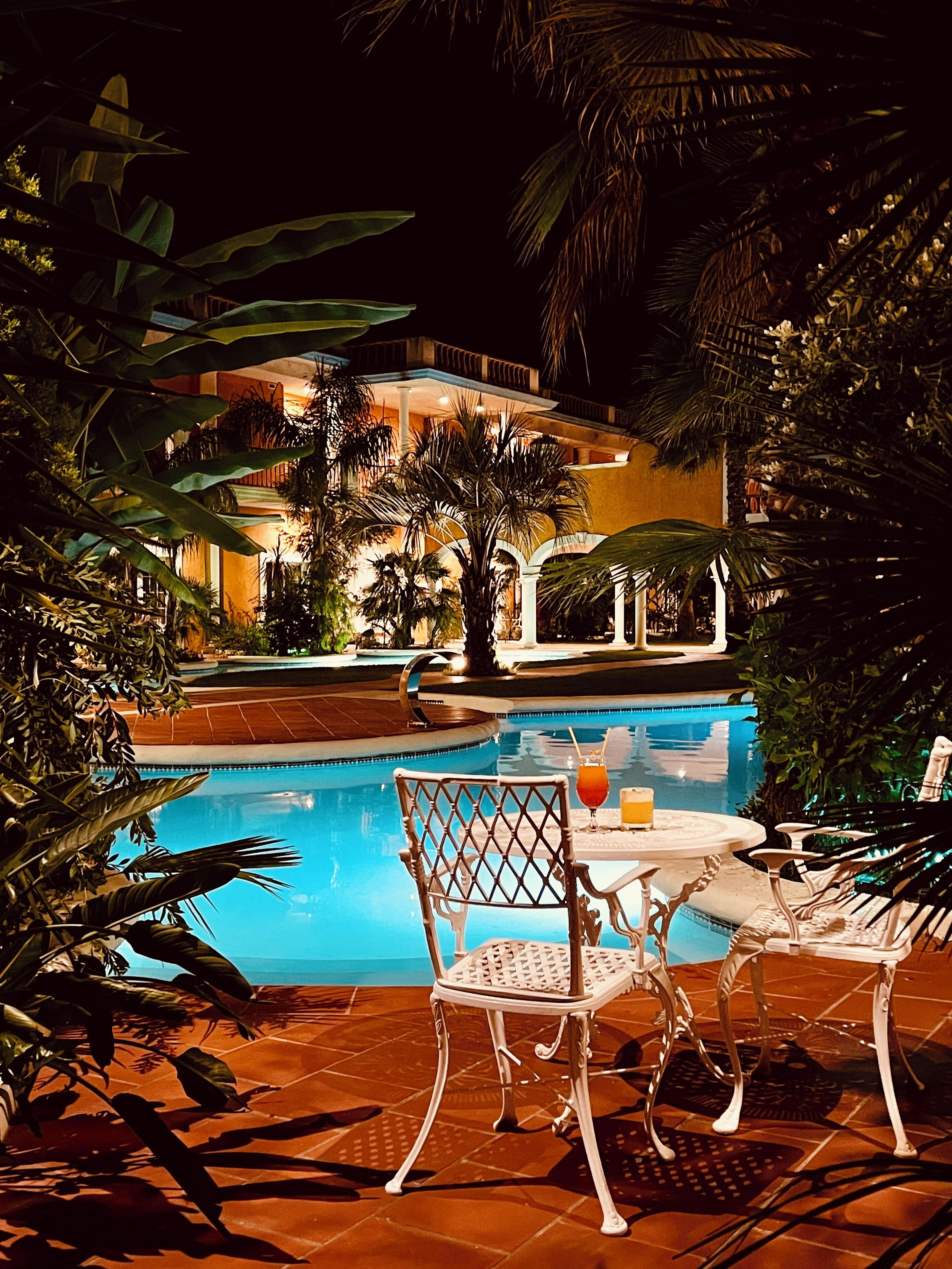 Habitación superior | Minibar, caja de seguridad en la habitación y escritorio 