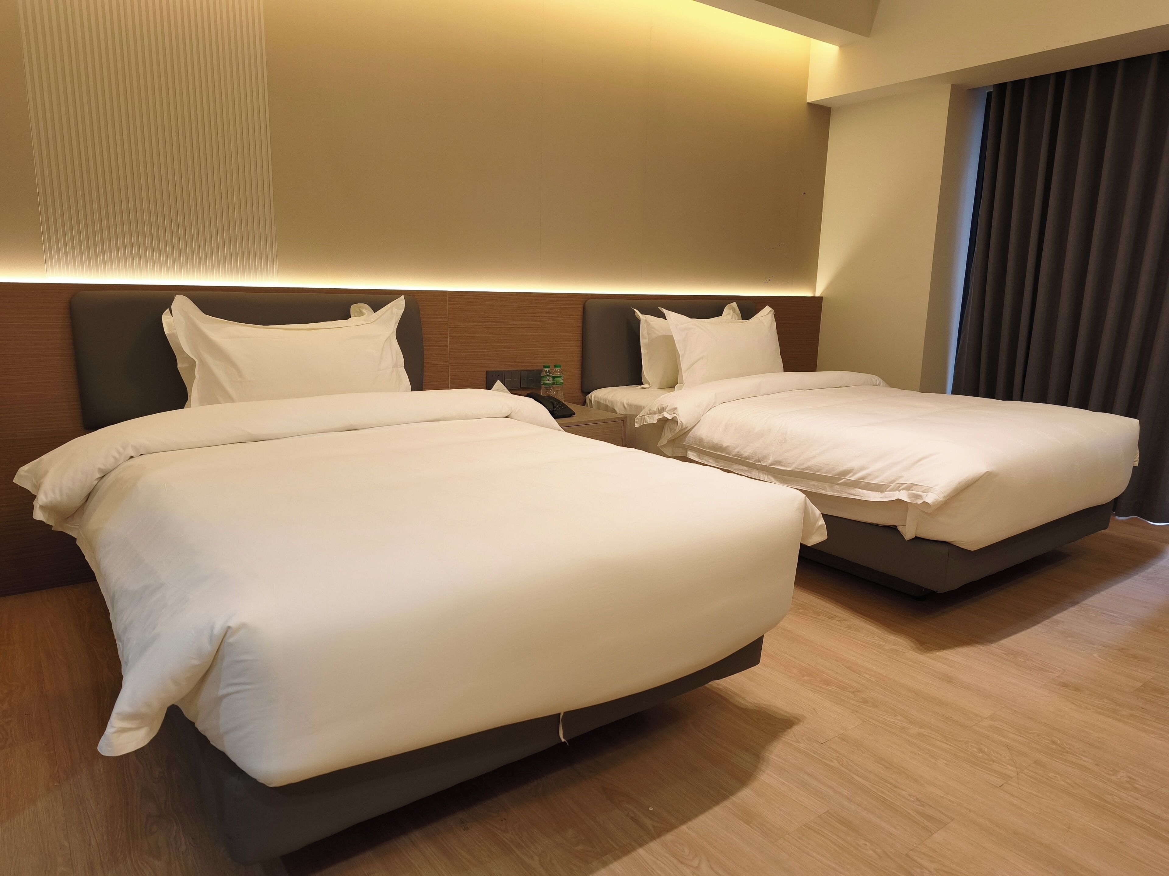 Balcony Twin Suite | In-room safe, desk, free WiFi, bed sheets