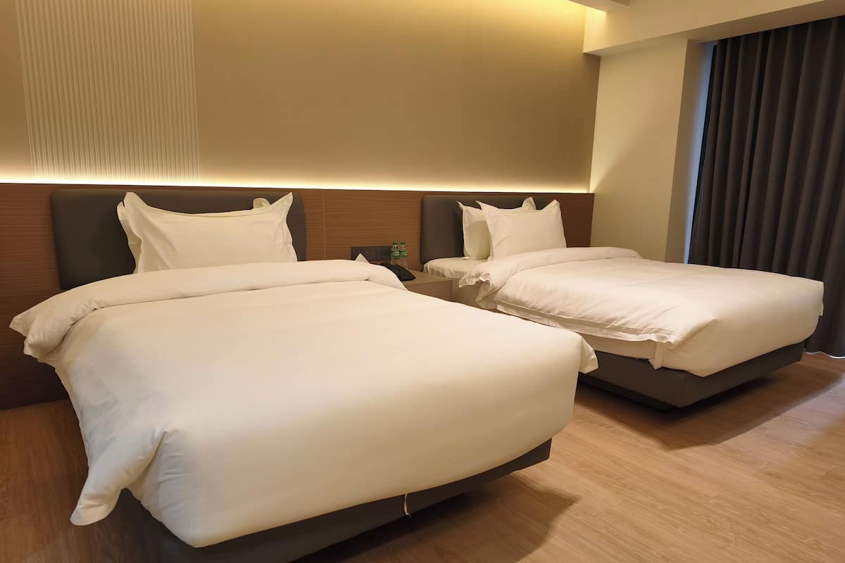 Balcony Twin Suite | In-room safe, desk, free WiFi, bed sheets
