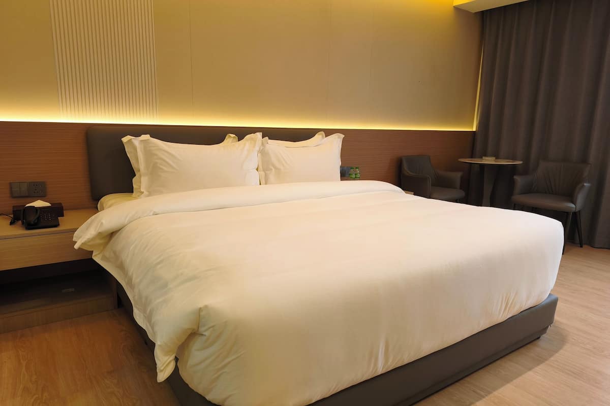 Balcony King Suite | In-room safe, desk, free WiFi, bed sheets