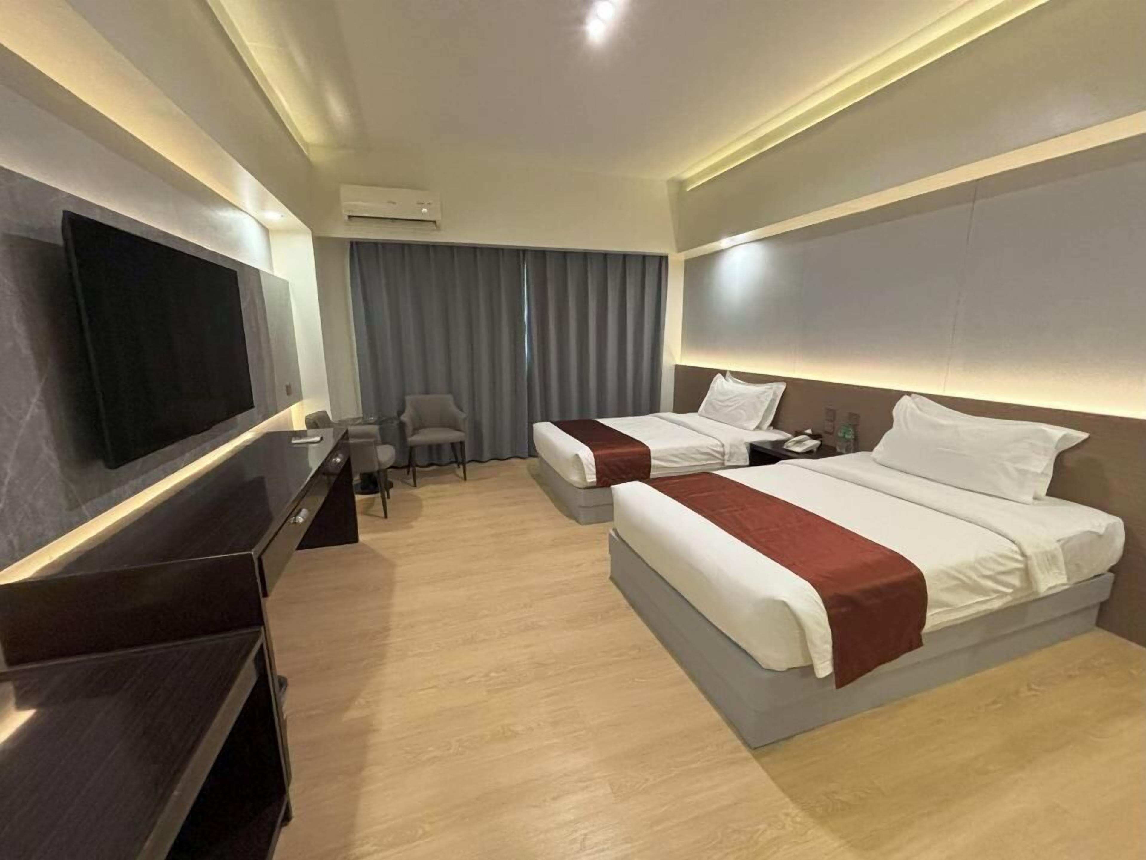 خزنة داخل الغرفة ومكتب وواي فاي مجانًا