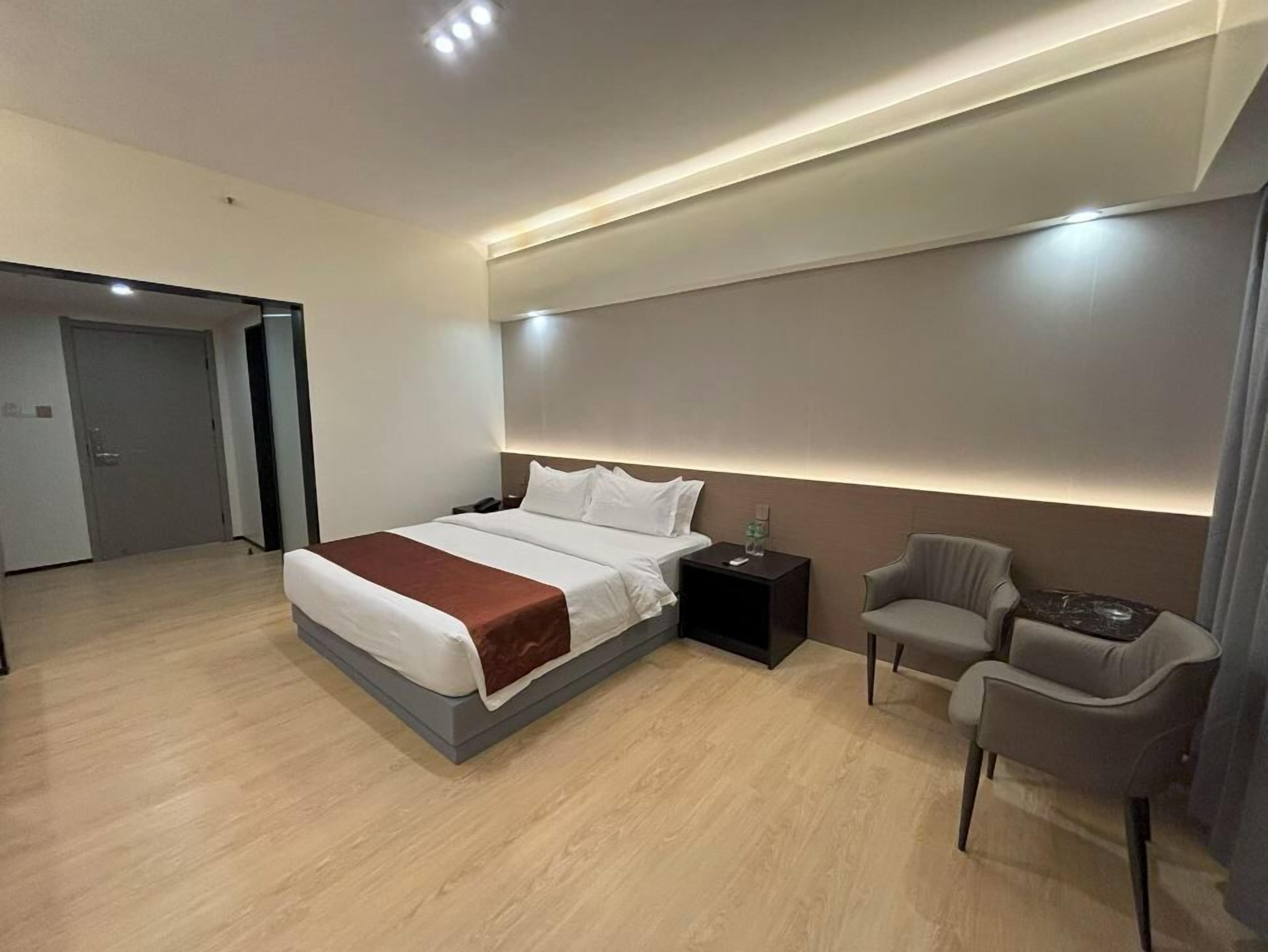 Quarto solteiro luxo | Cofres nos quartos, escrivaninha, Wi-Fi de cortesia, roupa de cama