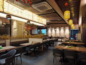 Restaurant - Lido De Paris Hotel (Manila)