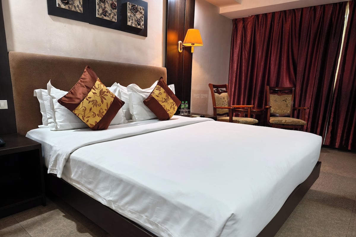 Deluxe Single Room | In-room safe, desk, free WiFi, bed sheets